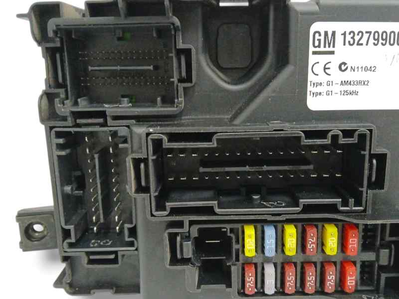 CAJA RELES / FUSIBLES