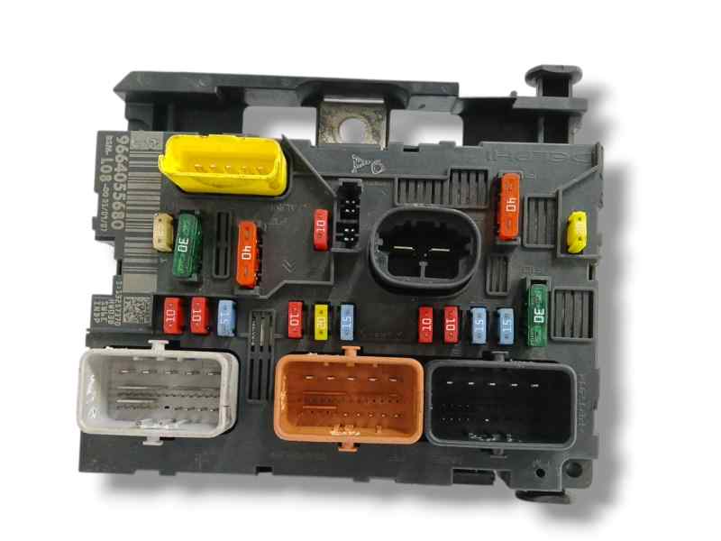 CAJA RELES / FUSIBLES