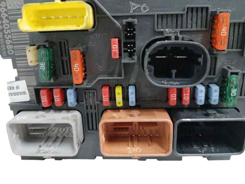 CAJA RELES / FUSIBLES