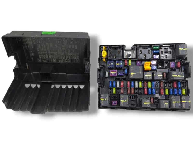 CAJA RELES / FUSIBLES