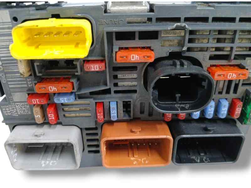 CAJA RELES / FUSIBLES