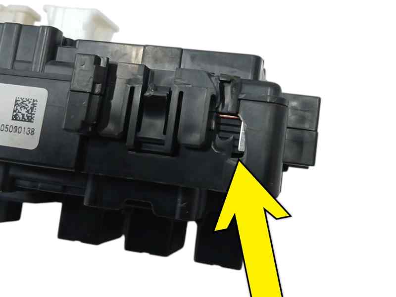 CAJA RELES / FUSIBLES