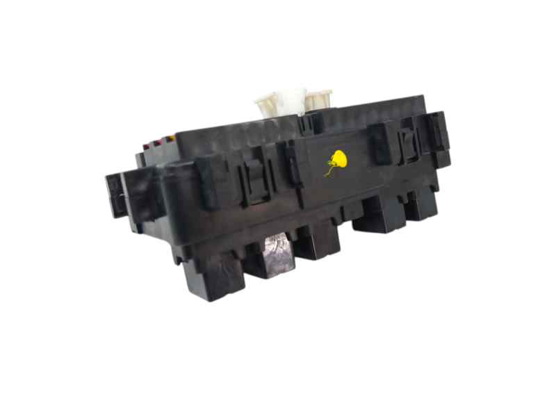 CAJA RELES / FUSIBLES