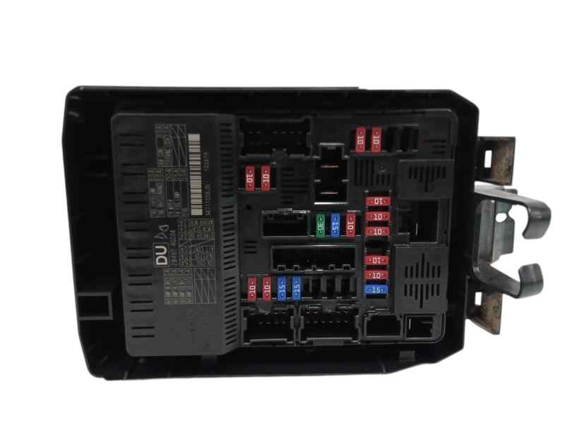 CAJA RELES / FUSIBLES