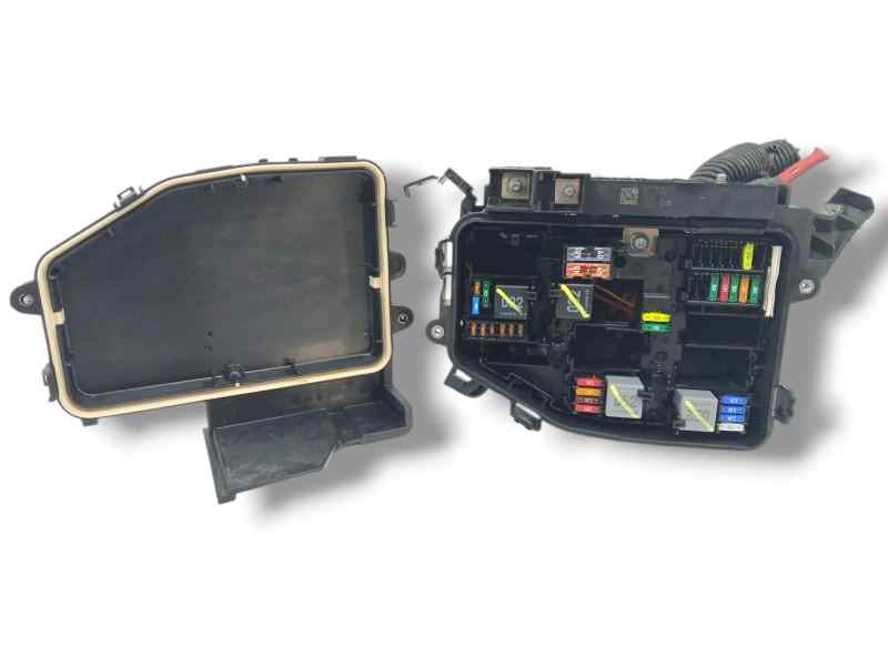 CAJA RELES / FUSIBLES