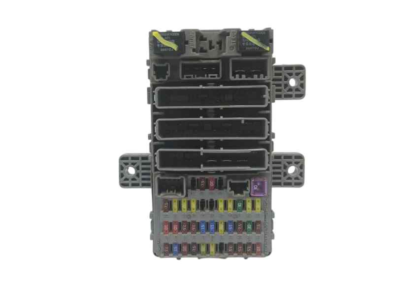 CAJA RELES / FUSIBLES