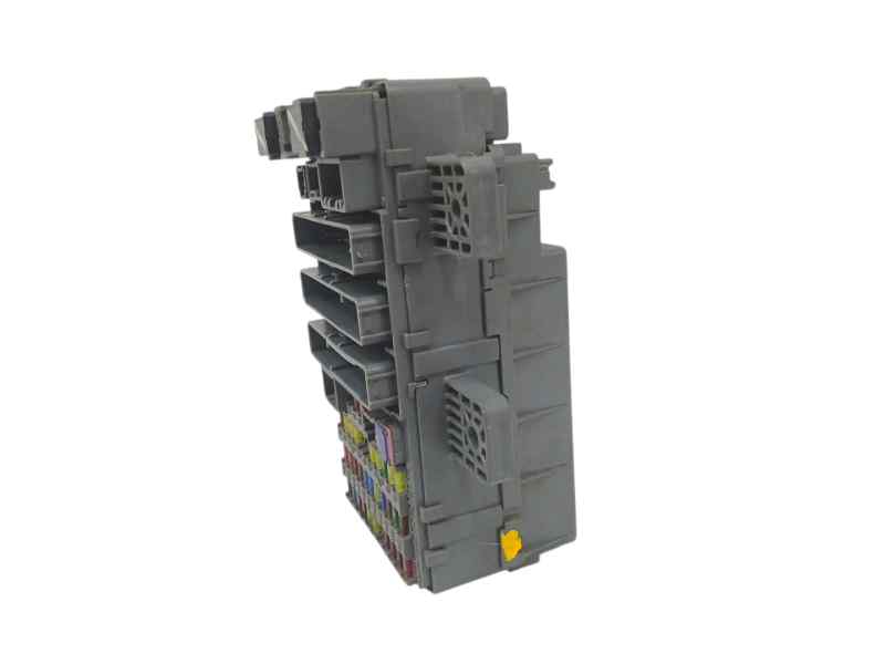 CAJA RELES / FUSIBLES