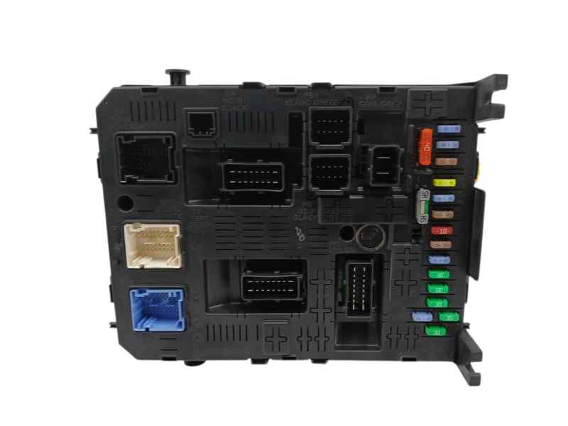 CAJA RELES / FUSIBLES