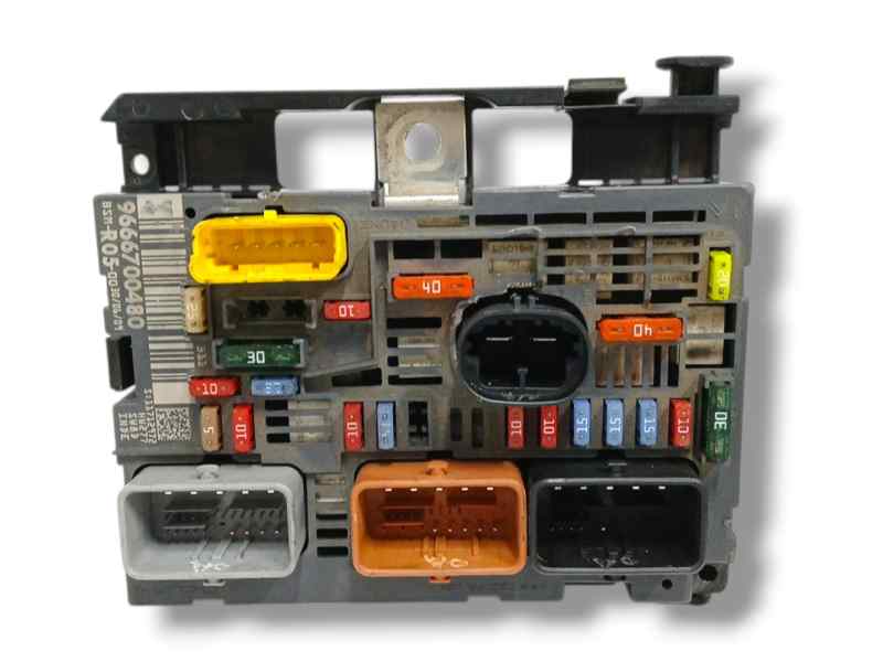 CAJA RELES / FUSIBLES