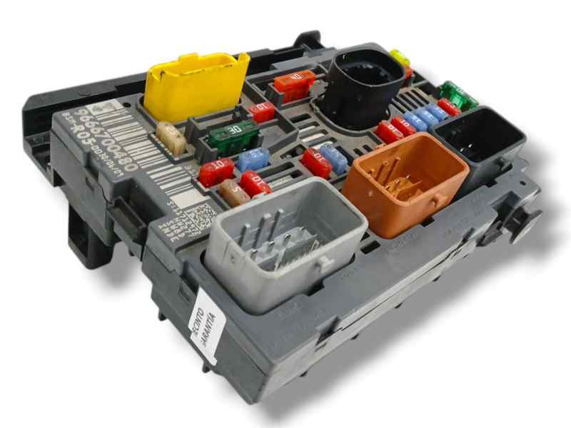 CAJA RELES / FUSIBLES