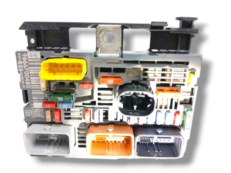 CAJA RELES / FUSIBLES