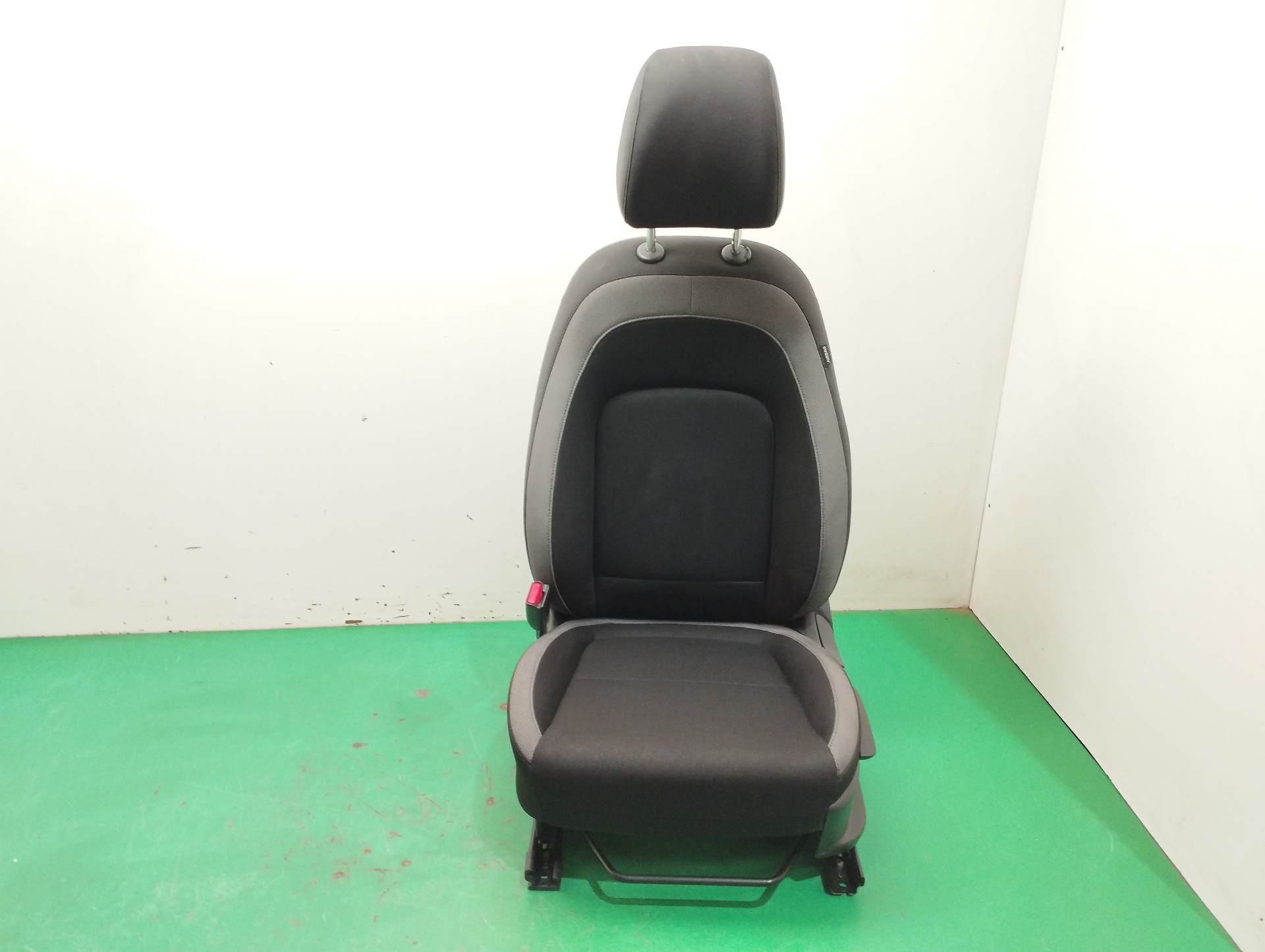 ASIENTO DELANTERO IZQUIERDO