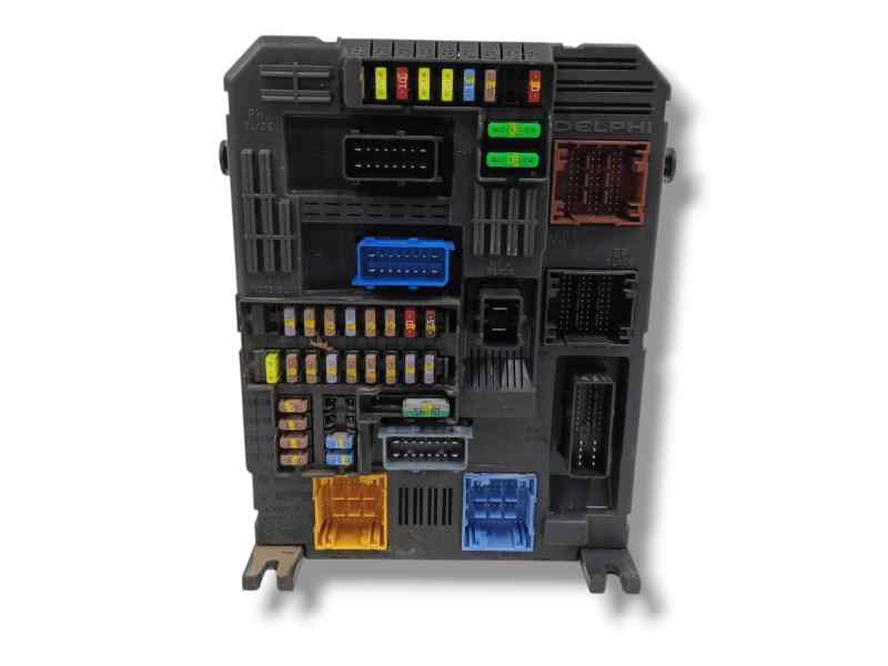 CAJA RELES / FUSIBLES