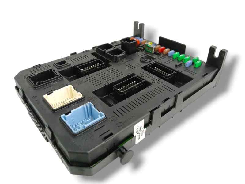 CAJA RELES / FUSIBLES