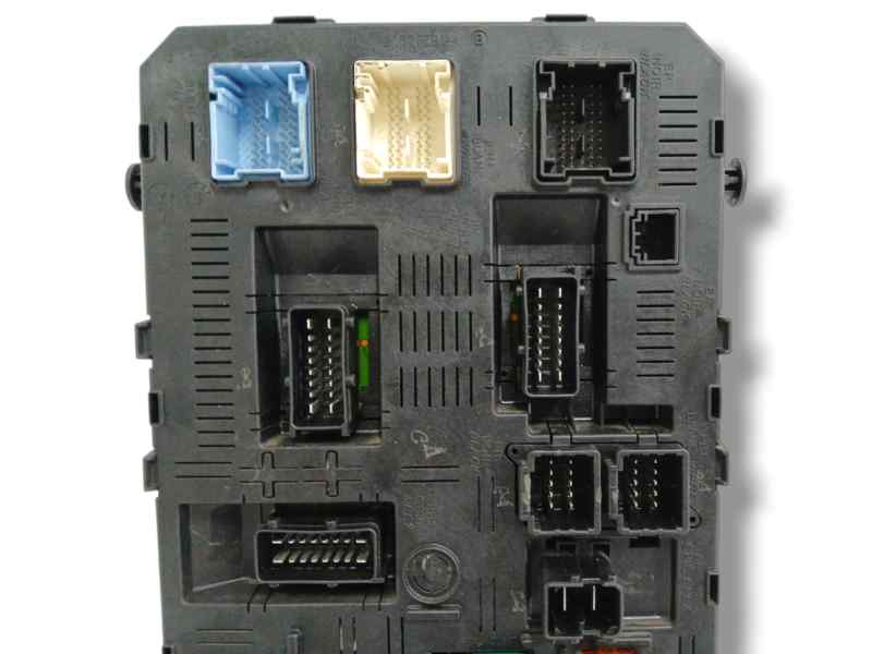 CAJA RELES / FUSIBLES