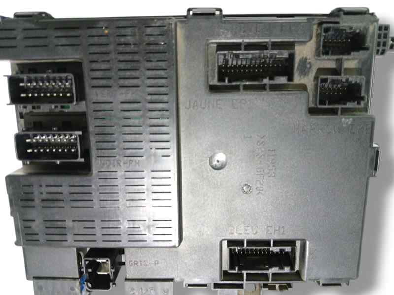 CAJA RELES / FUSIBLES