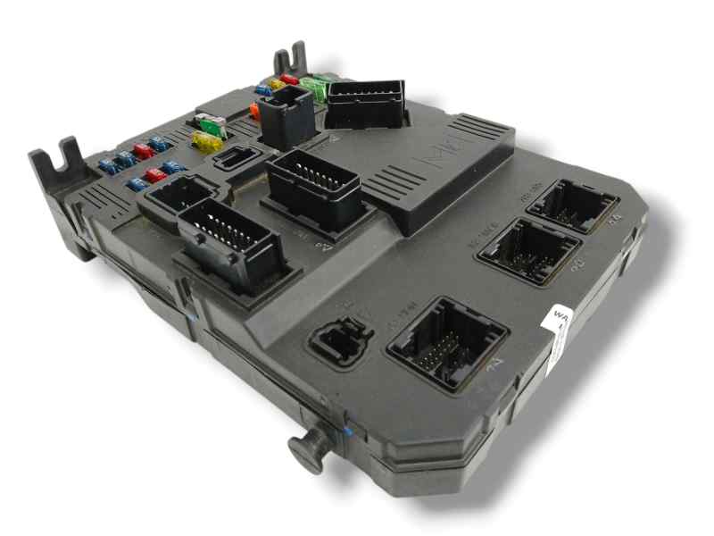 CAJA RELES / FUSIBLES