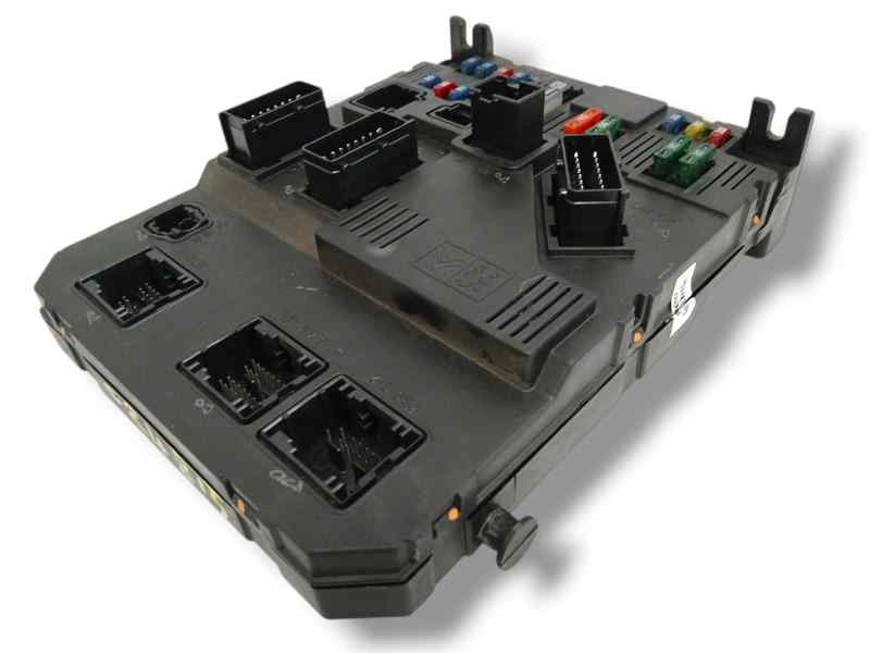CAJA RELES / FUSIBLES