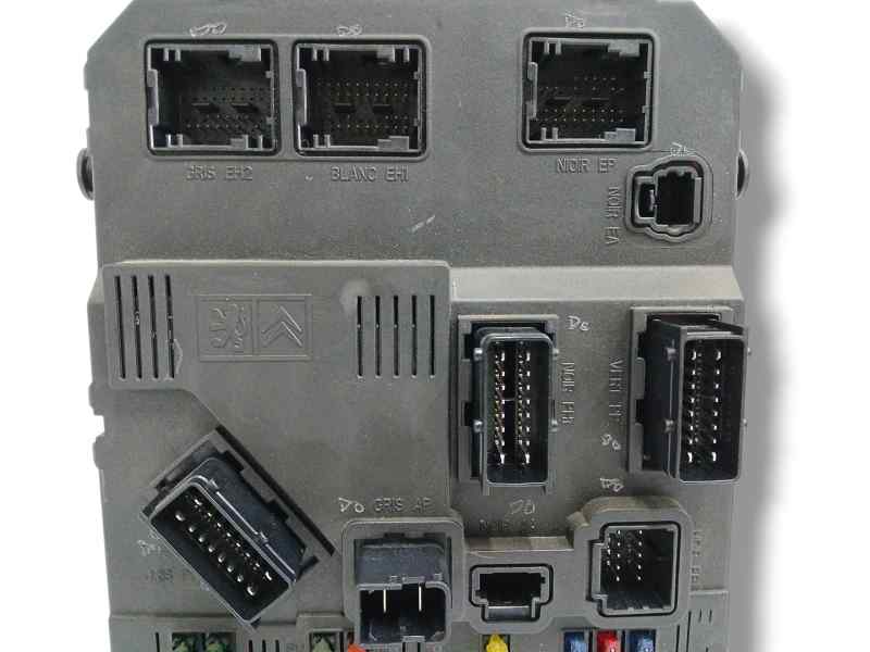 CAJA RELES / FUSIBLES