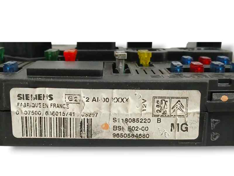 CAJA RELES / FUSIBLES