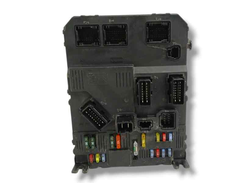 CAJA RELES / FUSIBLES