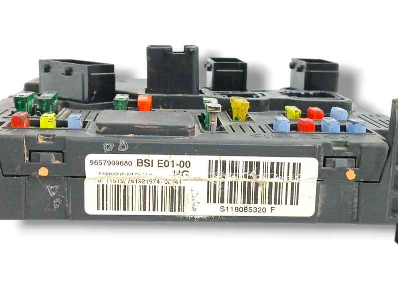 CAJA RELES / FUSIBLES