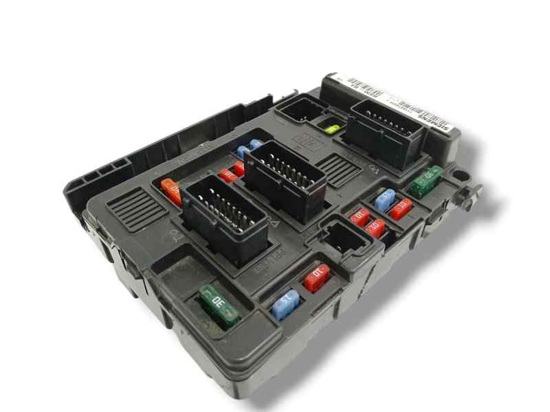 CAJA RELES / FUSIBLES