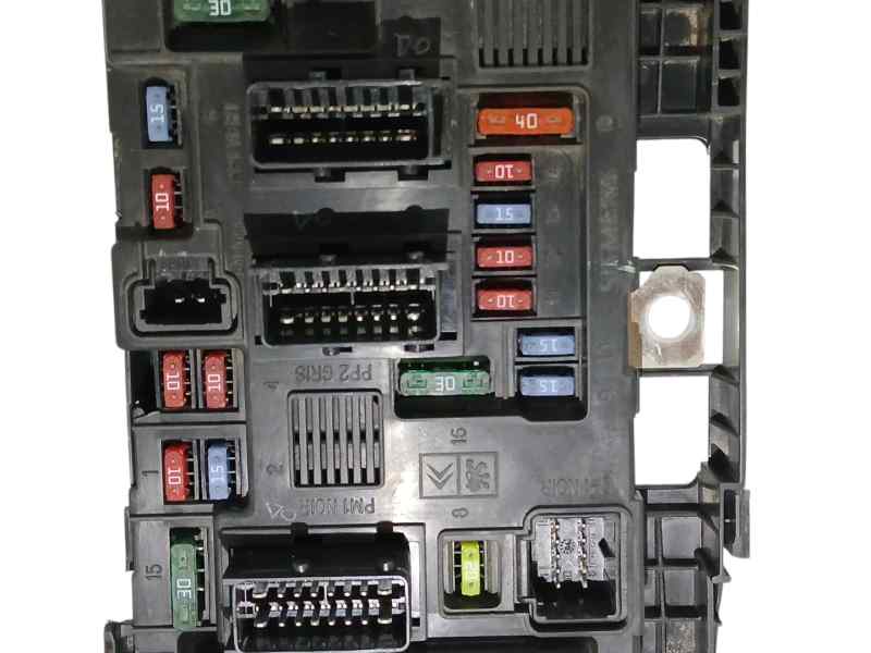 CAJA RELES / FUSIBLES