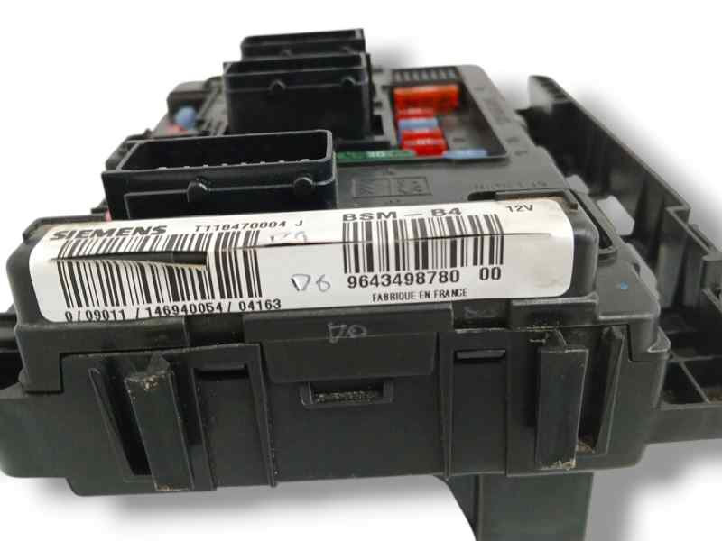 CAJA RELES / FUSIBLES