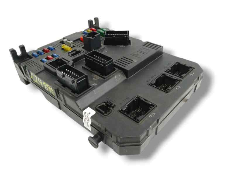 CAJA RELES / FUSIBLES