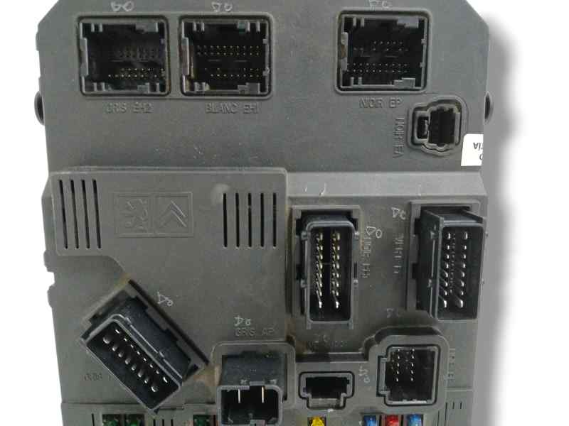 CAJA RELES / FUSIBLES