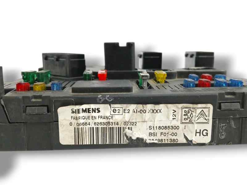 CAJA RELES / FUSIBLES