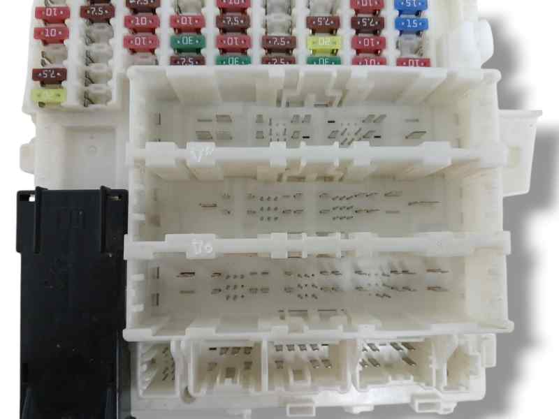 CAJA RELES / FUSIBLES