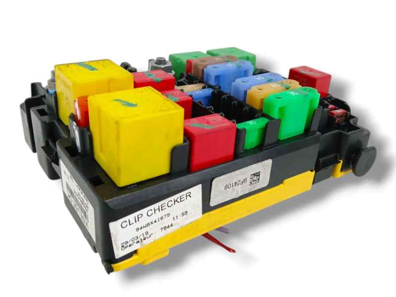 CAJA RELES / FUSIBLES