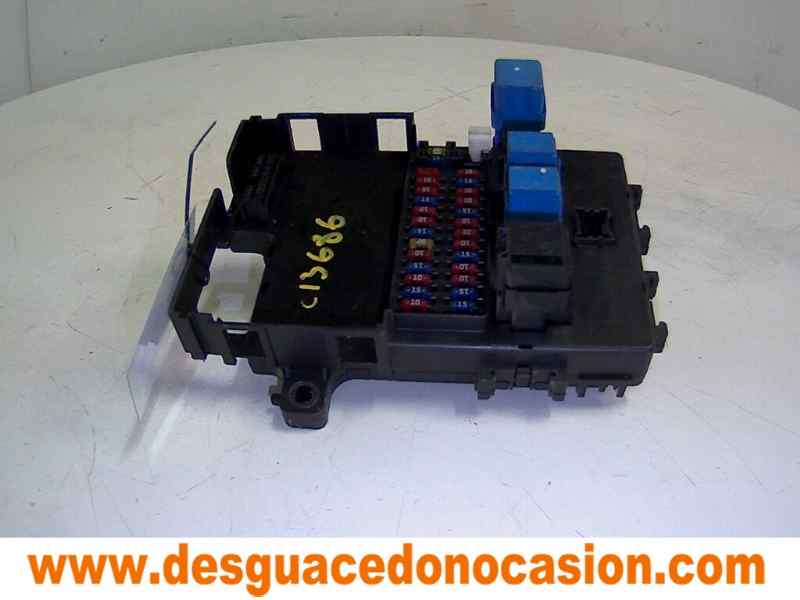 CAJA RELES / FUSIBLES