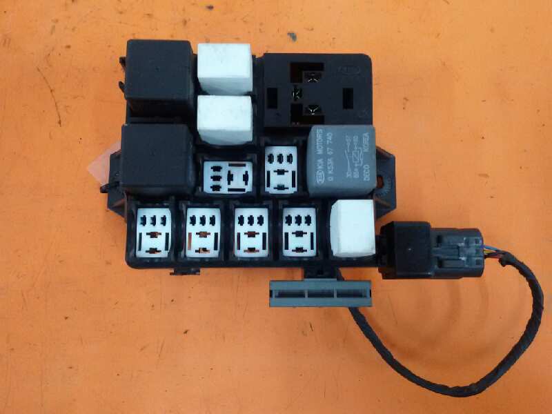 CAJA RELES / FUSIBLES