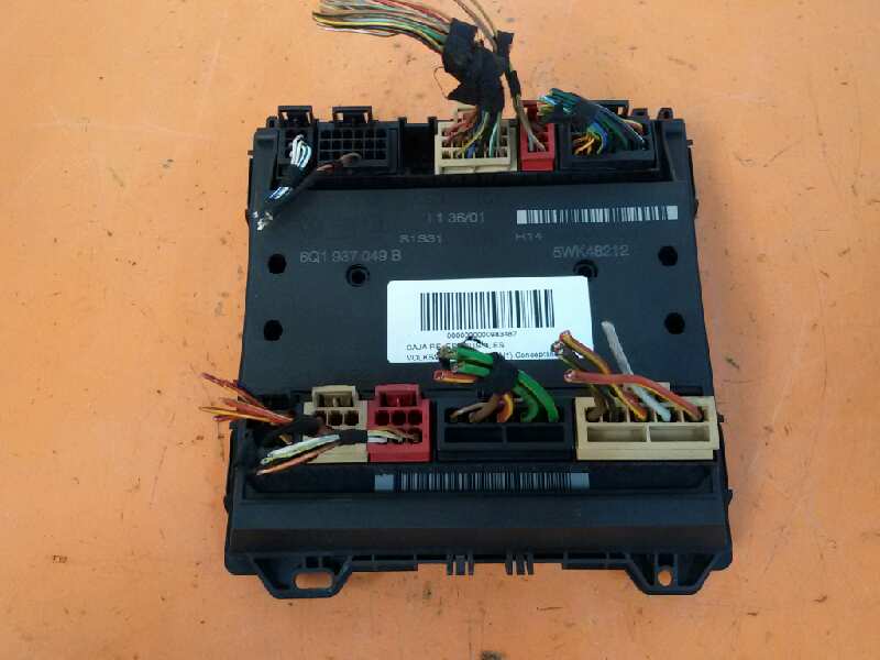 CAJA RELES / FUSIBLES