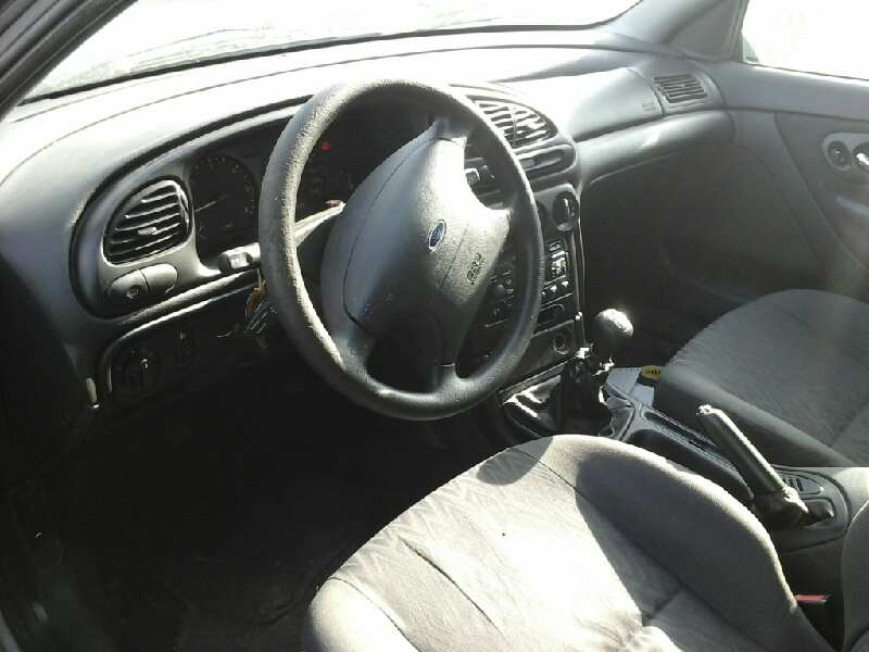 FORD MONDEO BERLINA (GD) 1999