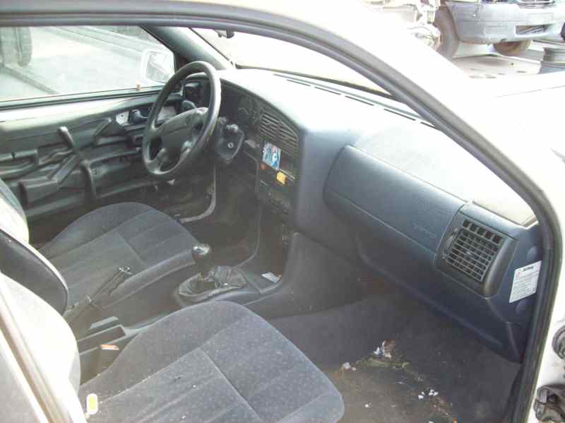 VOLKSWAGEN PASSAT BERLINA (3A2) 1993