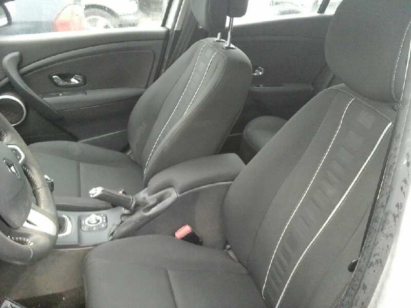 RENAULT MEGANE III BERLINA 5 P 2010