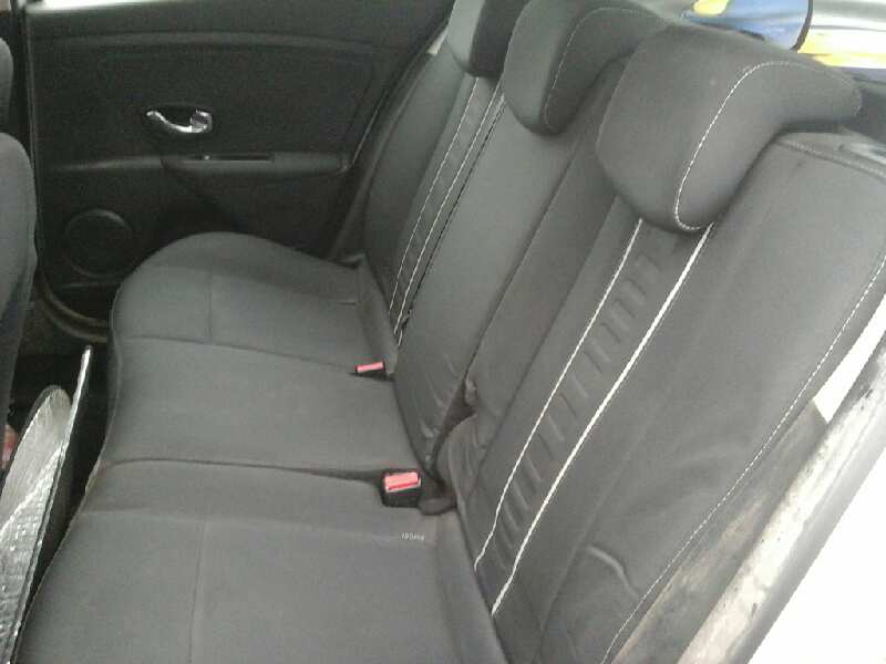 RENAULT MEGANE III BERLINA 5 P 2010