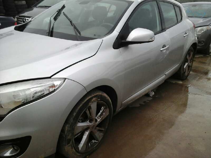 RENAULT MEGANE III BERLINA 5 P 2010