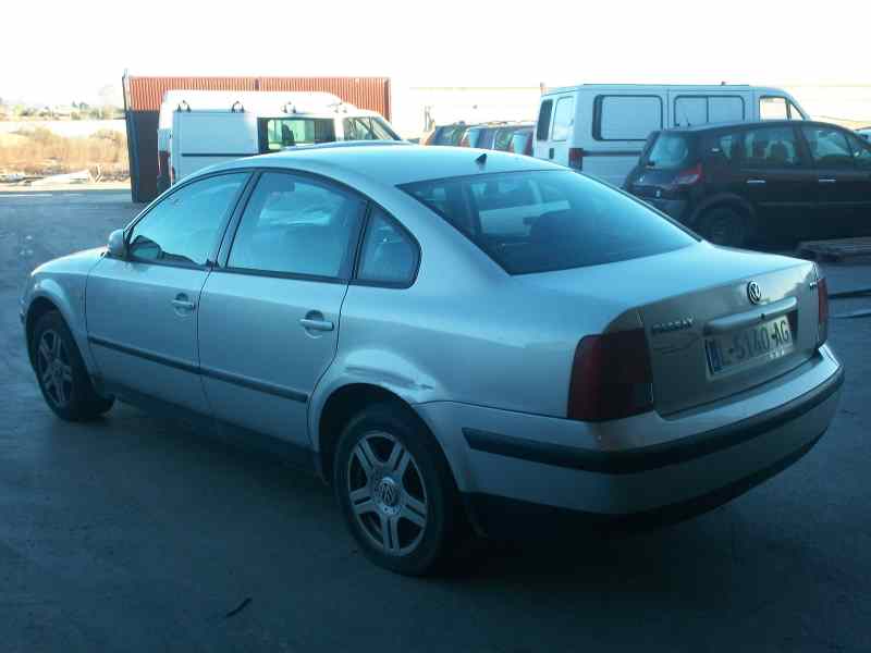VOLKSWAGEN PASSAT BERLINA (3B2) 1998