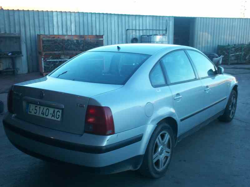 VOLKSWAGEN PASSAT BERLINA (3B2) 1998