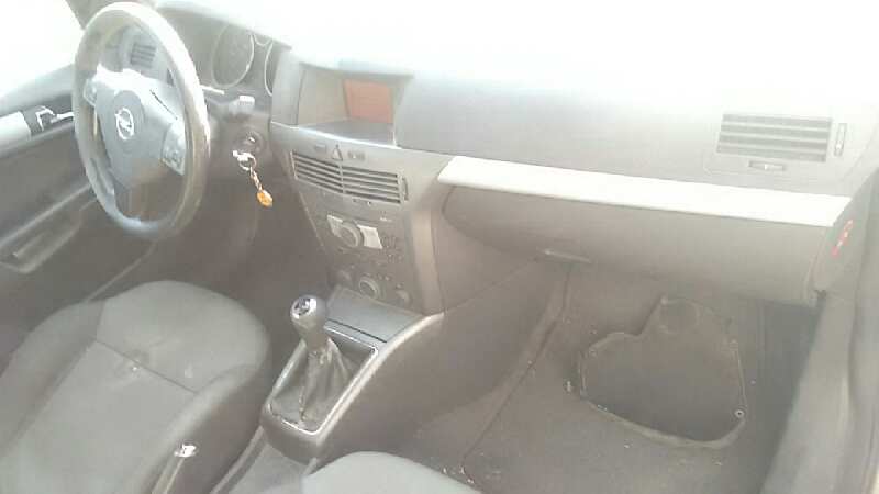 OPEL ASTRA H BERLINA 2004