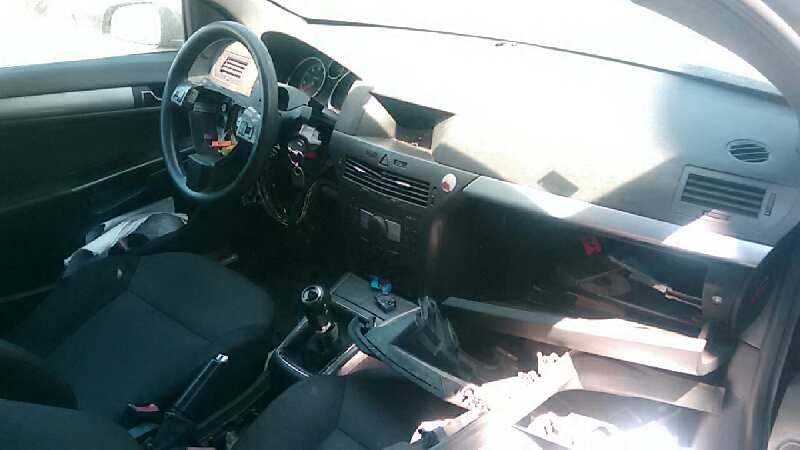 OPEL ASTRA GTC 2004