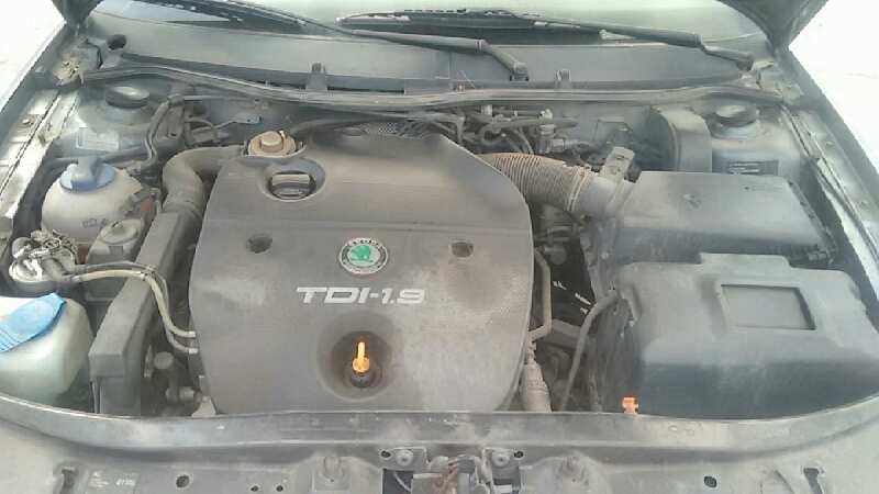 SKODA OCTAVIA BERLINA (1U2) 2000