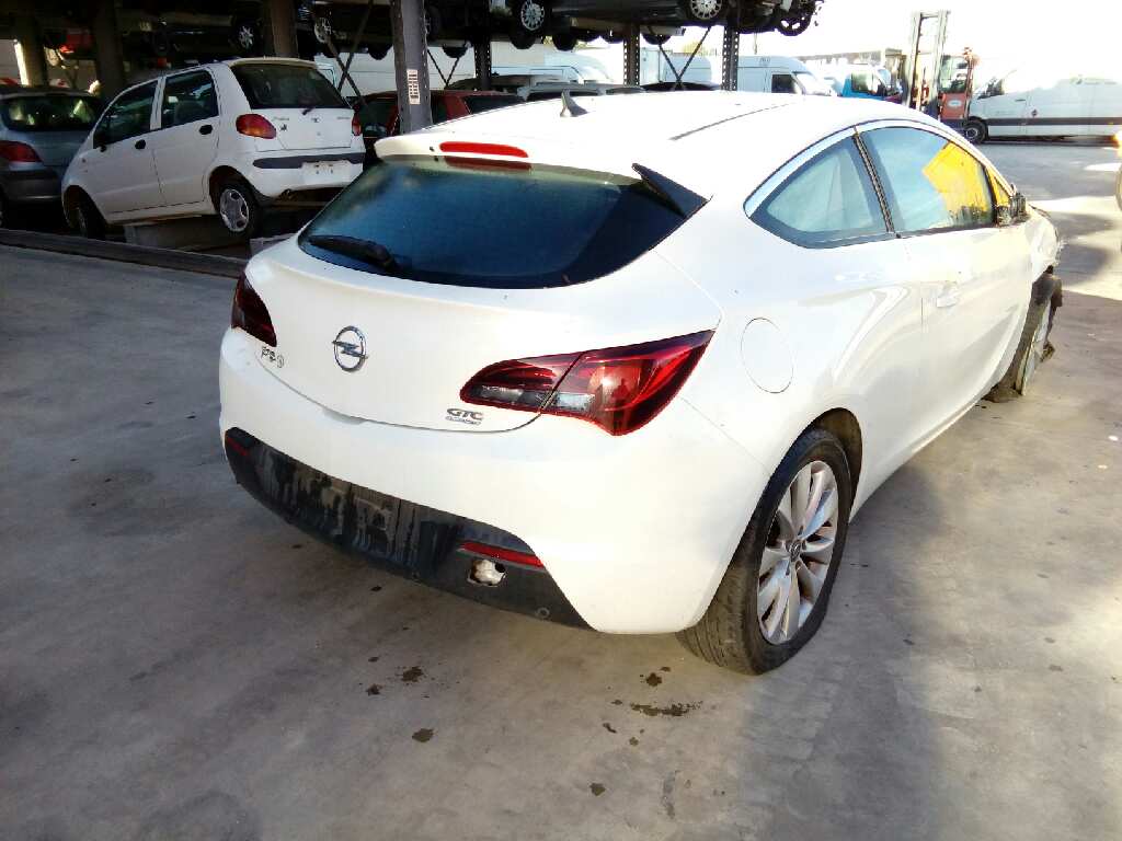 OPEL ASTRA J GTC 2011