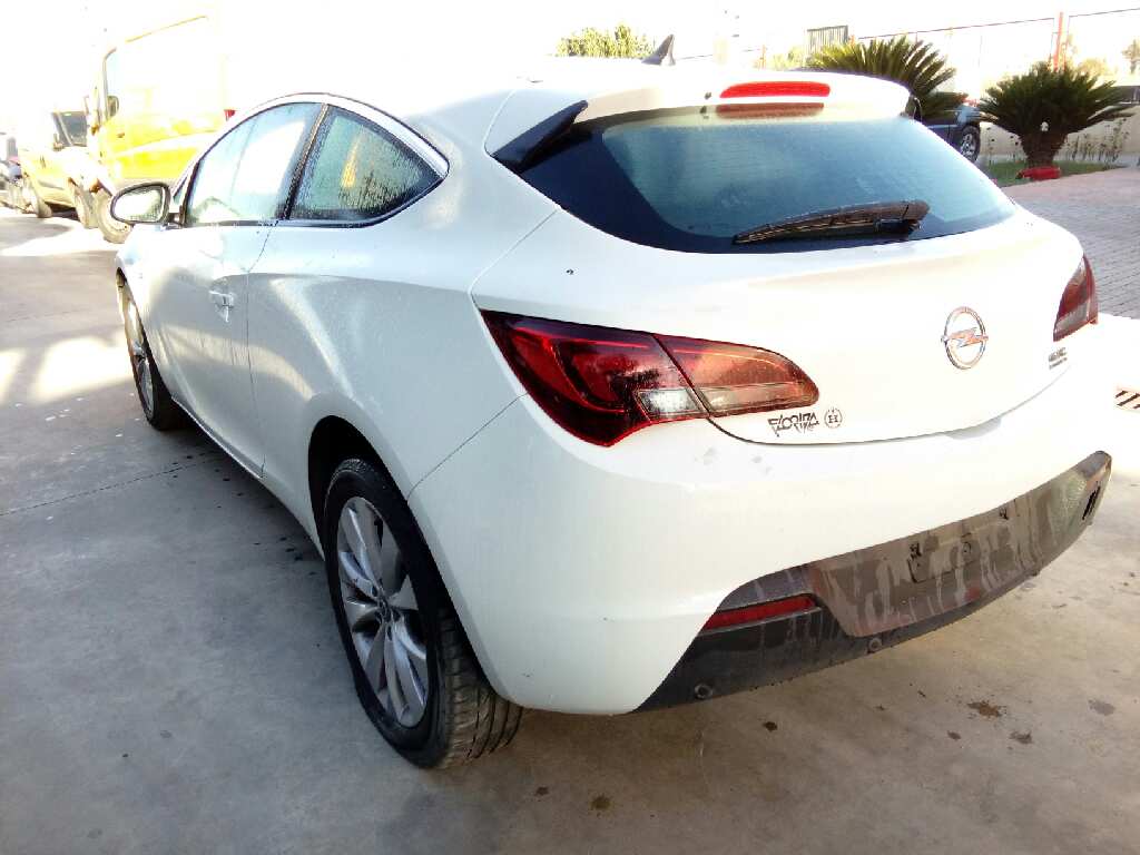 OPEL ASTRA J GTC 2011