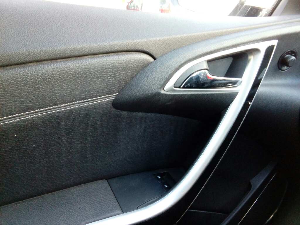 OPEL ASTRA J GTC 2011